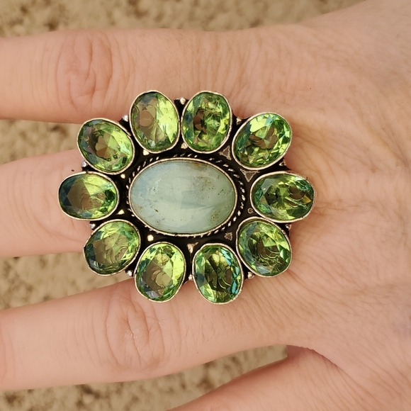 New Oversized Chrysoprase and Tsavorite 925 Silver Statement Ring. - Picture 7 of 14